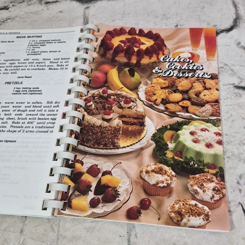 Our Favorite Recipes Trinity Lutheran Church Women 1987‎ McMinnville Oregon